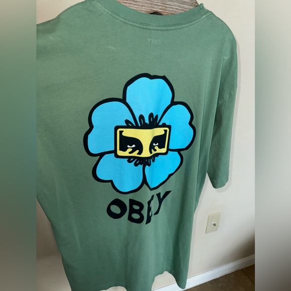 Obey T-Shirt - Picture 2 of 3